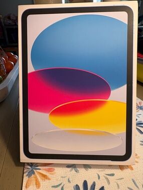 Apple iPad Box Label in White and Space Gray